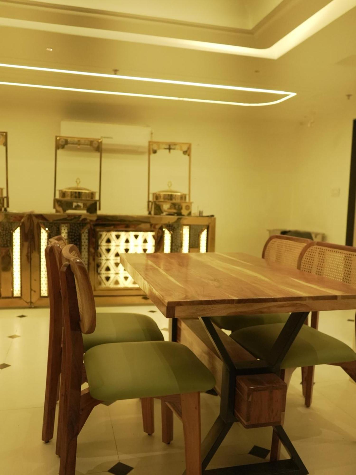 The Lavish Stay Varanasi Exterior foto